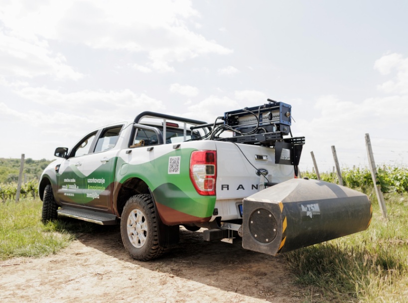 agrounik-analiza-zemljista-vozilo-4